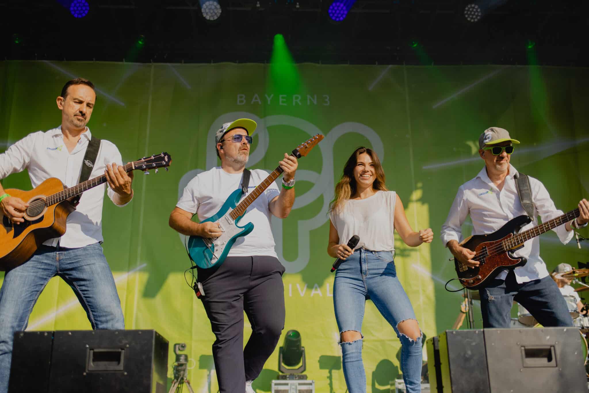 Die Bayern 3 Band bei ihrem Auftritt beim Bayern 3 POP-up Festival 2023.