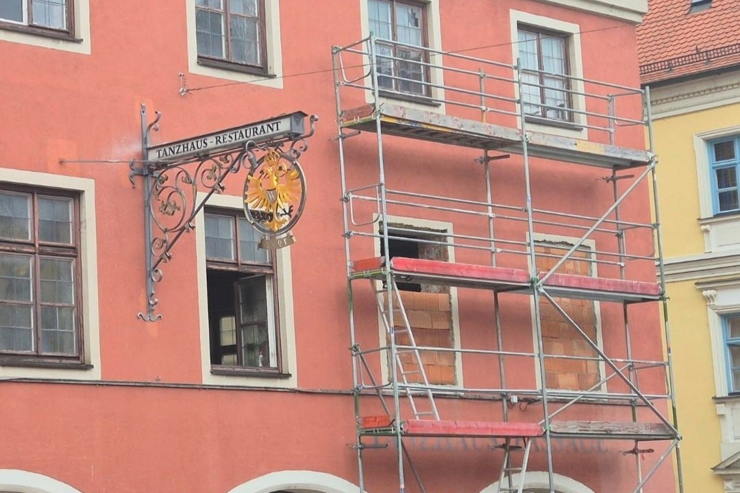 Tanzhaus ohne Fenster? Keine Sorge: Nur für die Bauarbeiten!