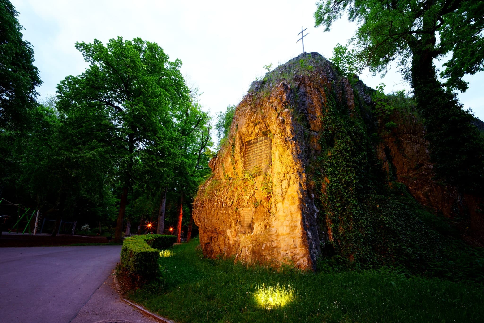 Mangoldfelsen in der Donauwörther Promenade