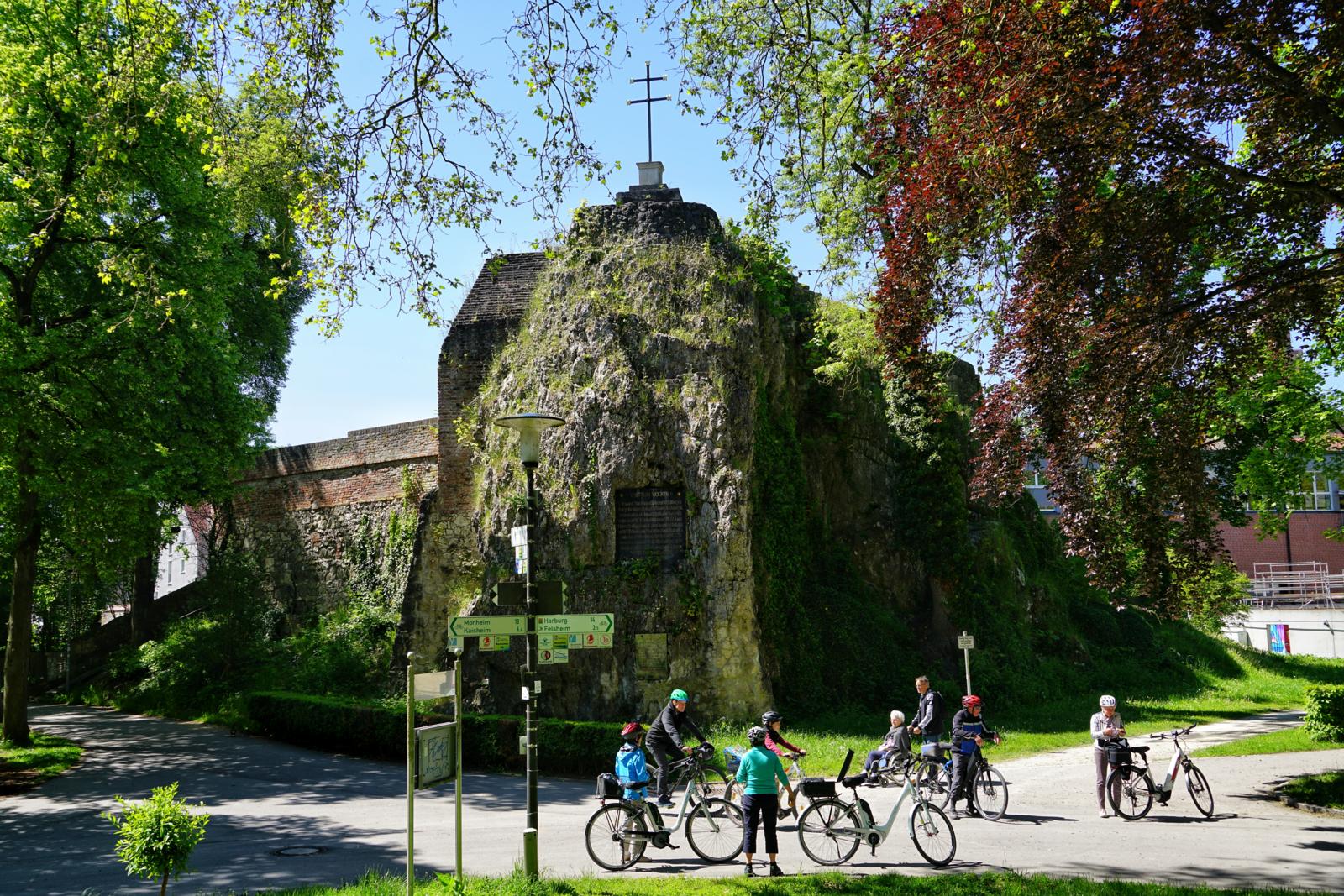 Mangoldfelsen in der Donauwörther Promenade