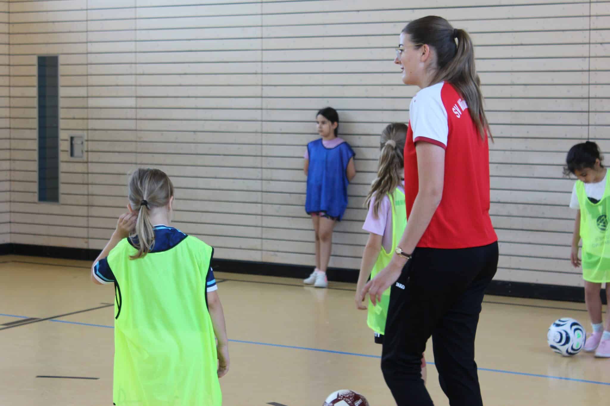 Mädchen spielen Fußball? Na klar!