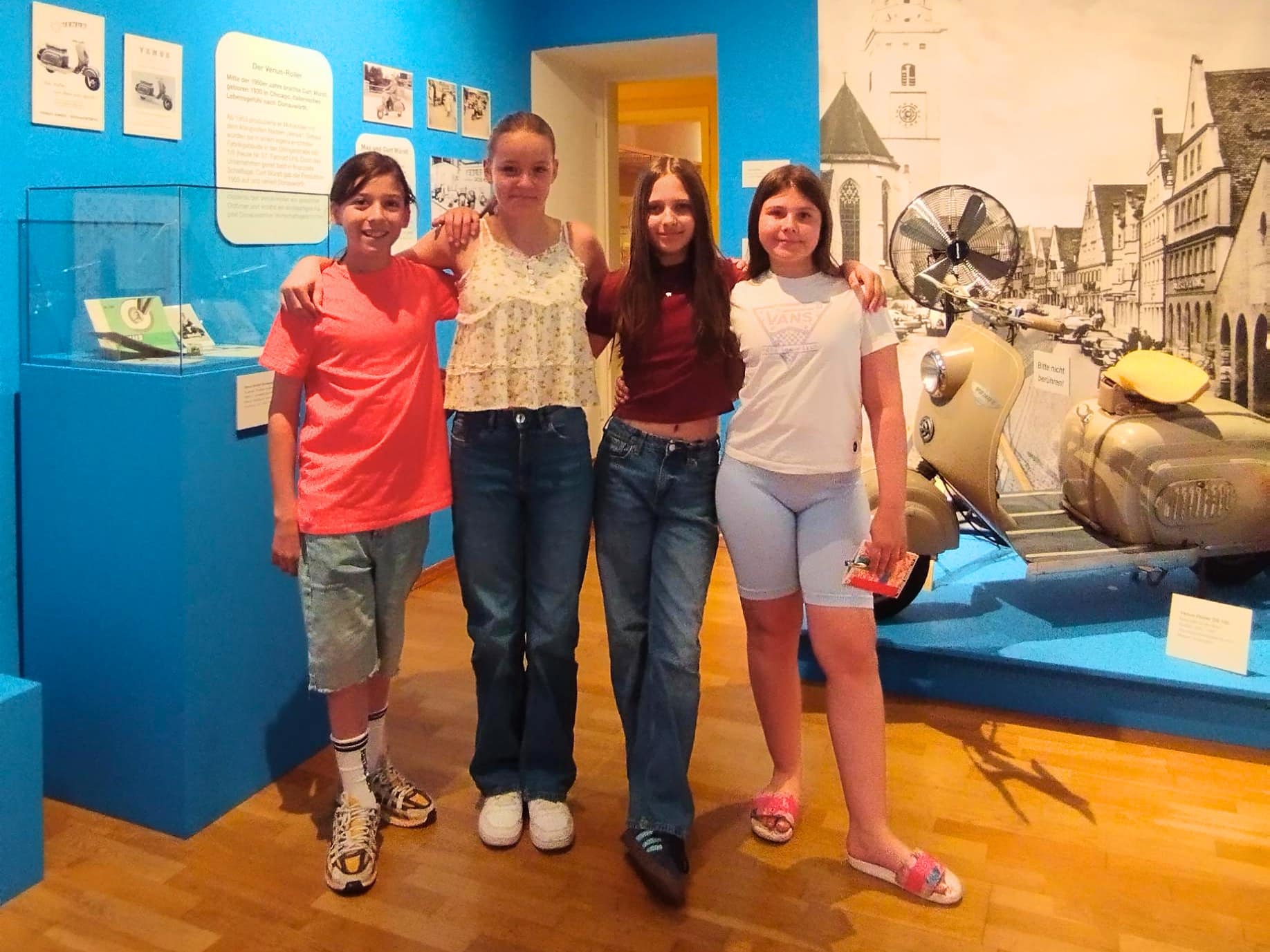 Von Teens für Kids: Kinder- und Teenieführung durch die Studioausstellung „Abgestaubt“ im Käthe-Kruse-Puppen-Museum